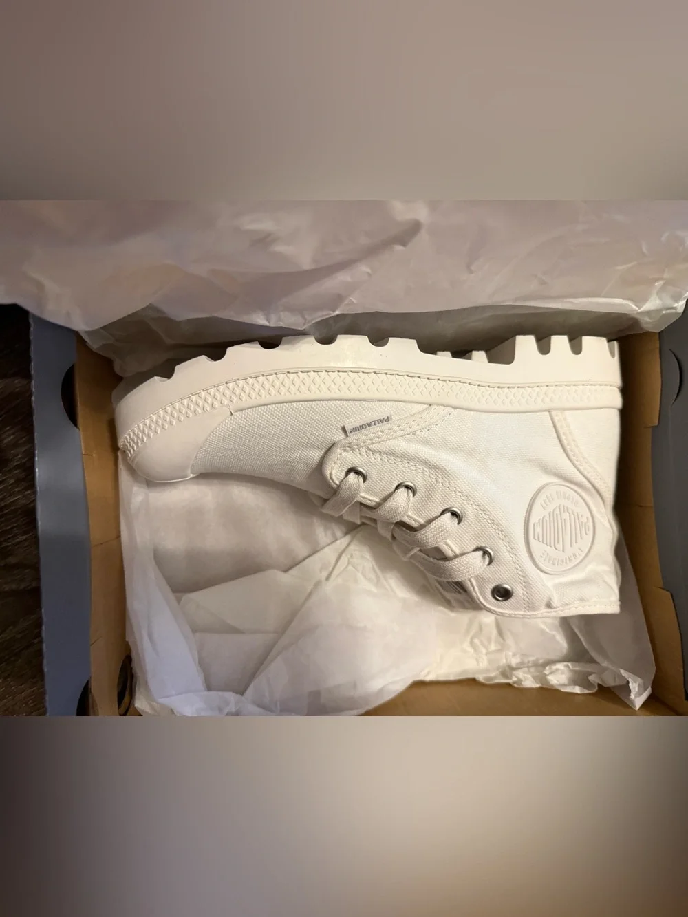 Palladium Boots Womens Med Star White Pampa Hi Top Lace Up New 6.5 box flawed